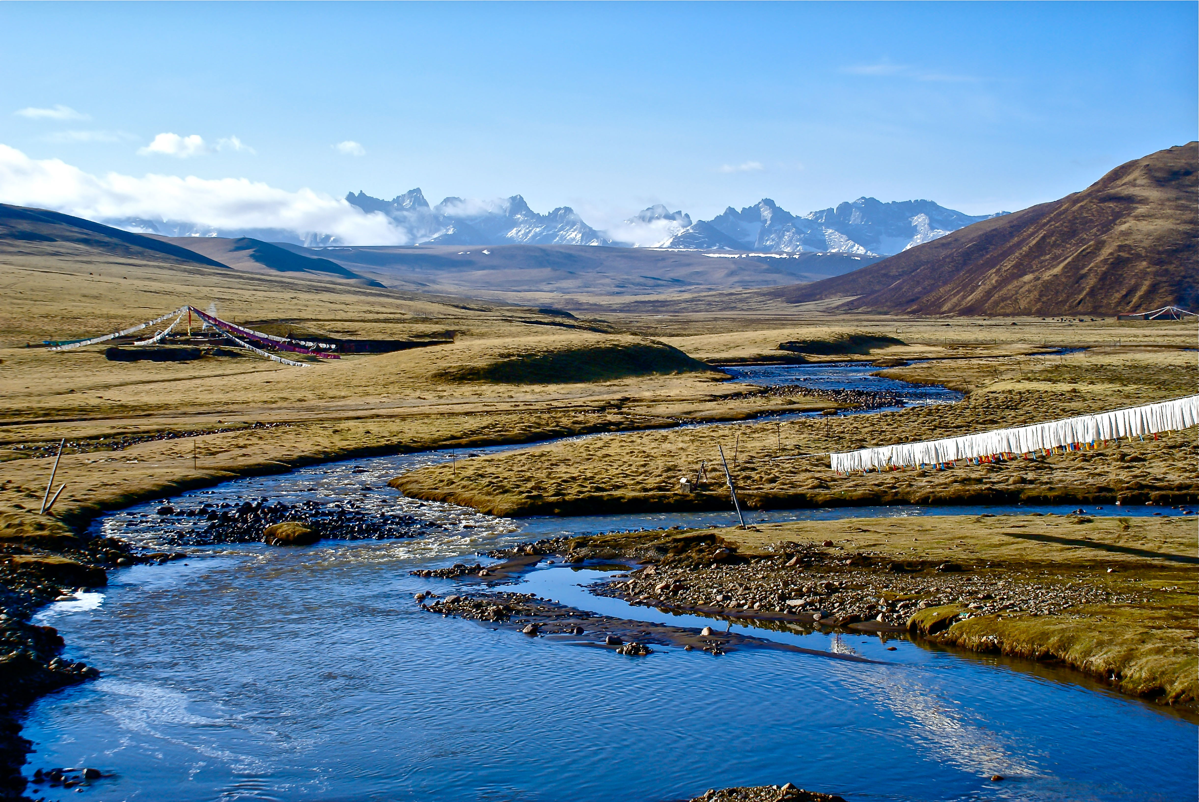 Nyenbo Yurtse Trek